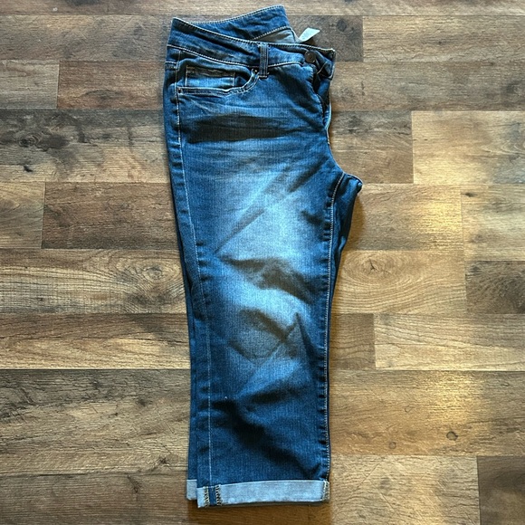 Time and Tru Jeans Capri Jeans Time And Tru Size 2 Poshmark